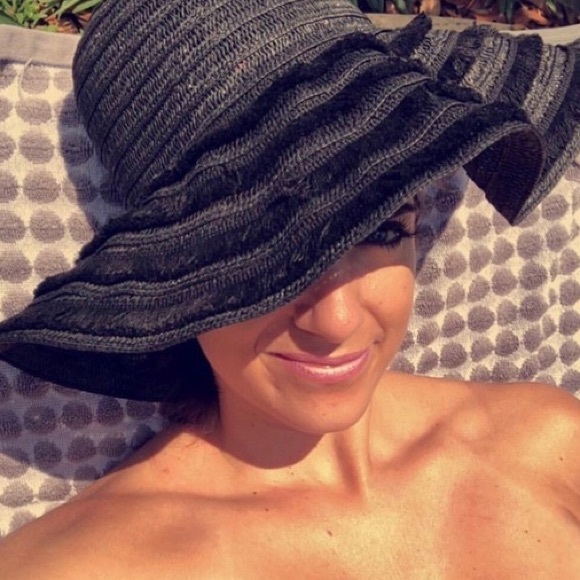 Stella dot marina beach hat